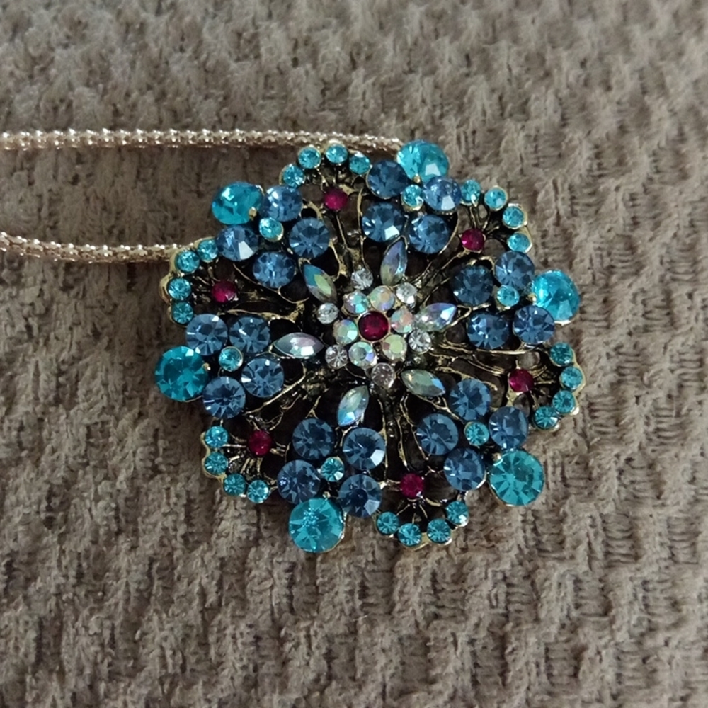 🆕 Blue Rhinestone Necklace